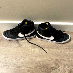 Nike Blazers Women’s size 8